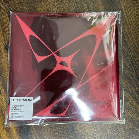 Le Sserafim - 4th Mini Album - Crazy (Compact Ver.) (CD) - Picture 1 of 2